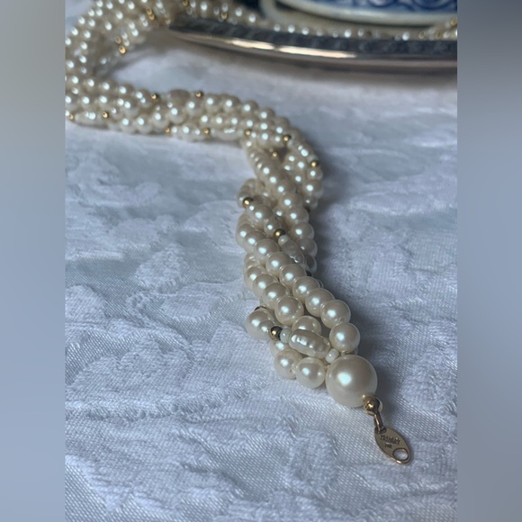 Vintage Trifari Pearl Necklace - Picture 15 of 15